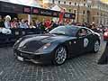 Ferrari nera n.575 con il simbolo del tricolore sulla fiancata