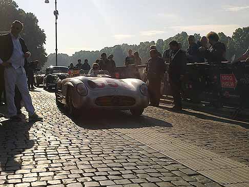 Mercedes-Benz - La Mercedes di Hakkinen e Fangio alle Mille Miglia 2011