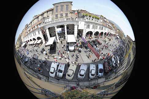 Mercedes-Benz - Panoramica dallalto delle vetture che partecipano alla 1000 Miglia 2011