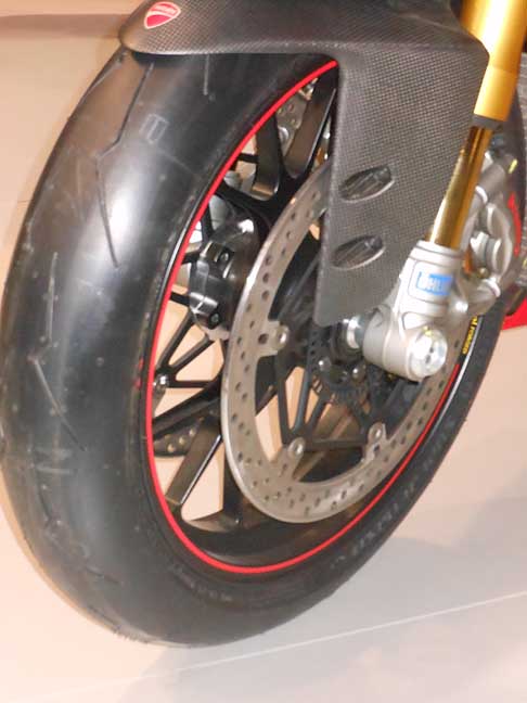 Ducati - Ducati Panigale S dettaglio ruote anteriori
