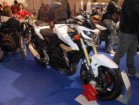Suziki - Moto Suzuki GRS 750 moto a cui si ispira la nuova Suzuki Inazuma 250