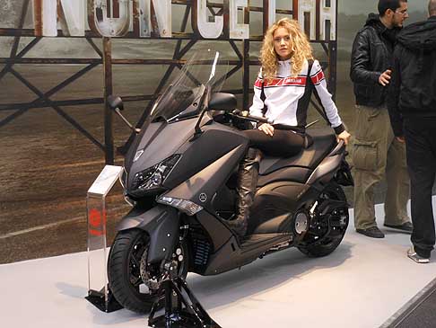 Yamaha - Il nuovo Yamaha T-Max RBS lo scooter di punta della casa