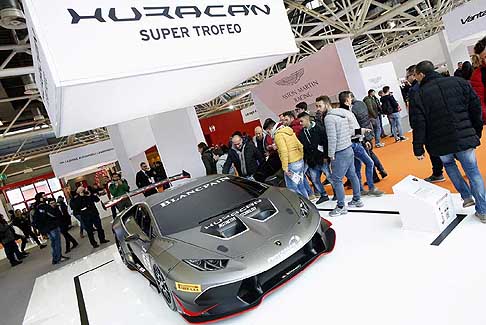 Lamborghini - Il padiglione Supercars (n. 26) ospita i modelli Aventador SV Roadster, Huracán Avio, una Spyder e un esemplare di Huracán Super Trofeo.