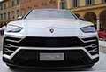 Lamborghini Urus ampia calandra al su di lusso della casa del Toro al Motor Valley Fest 2021 a Modena esposizione all´aperto in Piazza Roma