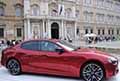 Maserati Ghibli sullo sfondo la coda di ingresso al Palazzo Ducale al Motor Valley Fest 2021 esposta in Piazza Roma a Modena