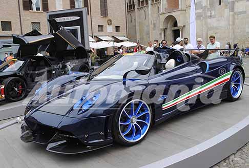 Lo Show Pagani al Motor Vally Fest - Pagani Huayra Tricolore esposta alla Kermess del Motor Vally Fest 2021 a Modena