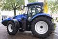 Grande trattore agricolo New Holland T6 180 in esposizione al Motor Valley Fest 2023 di Modena