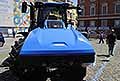 New Holland T6 Methan PowerTractor dettaglio frontale Mega Trattore di nuova generazione esposto al Motor Valley Fest 2024 di Modena
