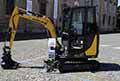 Mini Escavatore New Holland E25X Electric Power CAB a Largo SantAgostino per il Motor Valley Fest 2024 di Modena