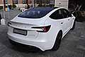 Tesla Model 3 dual motor auto elettrica in bella mostra a Piazza XX Settembre di Modena per il Motor Valley Fest 2024