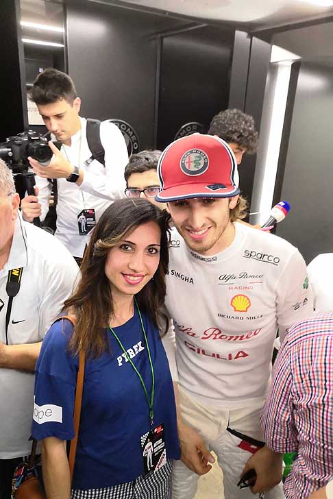 Antonio Giovinazzi - Giulia Morelli giornalista d Automania e il pilota F1 Antonio Giovinazzi premiato al 26 Trofeo Lorenzo Bandini
