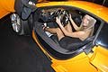 McLaren MP4 12C interni con girl seduta nellabitacolo