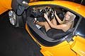 Ragazza allinterno della Supercar McLaren MP4-12C