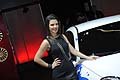 Hostess che affianca la vettura Alfa Romeo Mito energy machine