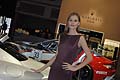 Hostess allo stand di auto di lusso Maserati al salone dell´auto di Bologna 2011