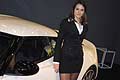 Ragazza che affiancava la Lotus Evora S al Motor Show 2011