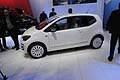 Volkswagen UP! vista laterale della piccola city car