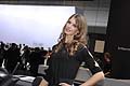 Ragazza accanto alla vettura Audi R8 GT Spider al Motor Show 2011