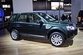 Fuoristrada della Land Rover di color verde metallizzato al Motor Show 2011 di Bologna