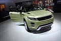 Anteriore vettura Range Rover Evoque verde chiarissimo al Motor Show di Bologna 2011