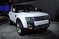 Anteriore della machina Land Rover DC100 prototipo bianca con tetto nero al Motor Show