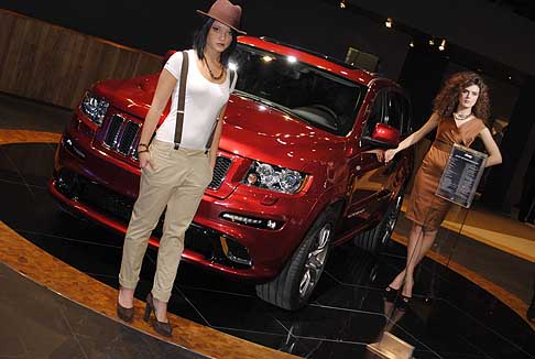 Jeep - Nuovo Jeep Grand Cherokee SRT8 presentato in anteprima al Motor Show di Bologna 2011