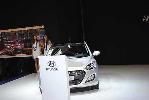 Hyundai - La nuova Hyundai i30 nella colorazione Silver metalizzato