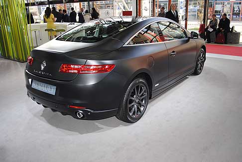 Renault - A bordo della Renault Laguna Coup Monaco GP troviamo i sedili in tessuto e pelle, con loghi specifici sugli schienali.