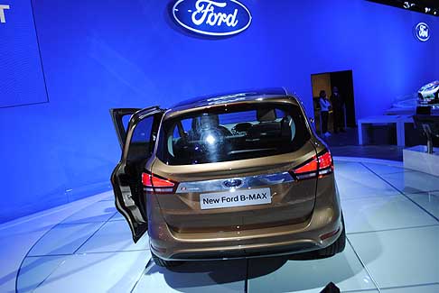 Ford - Retro vettura Ford C-Max Concept in anteprima nazionale al Motor Show di Bologna 2011