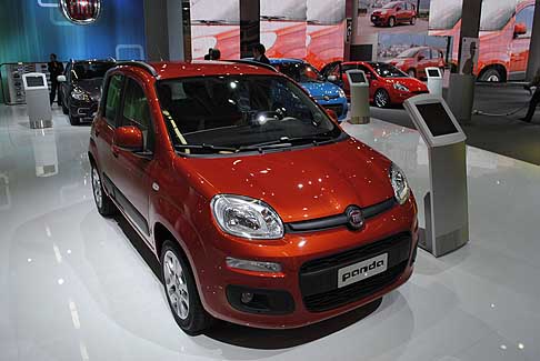 Fiat - Fiat Nuova Panda di colore rosso al Motor Show