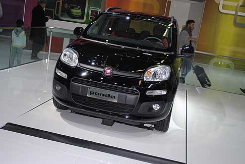 Fiat - New Fiat Panda su struttura che si solleva a 90 per vista interni al salone di Bologna 2011