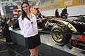 Ragazza e monoposto Lotus F1 al Bologna Motor Show 2014 per la 39^ edizione