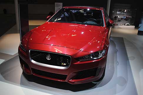 Jaguar - La XE  l'unica vettura della sua categoria ad utilizzare una monoscocca ad alta densit di alluminio, che risulta estremamente robusta, ma anche molto. 