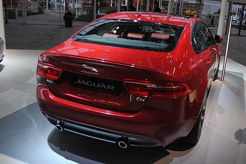 Jaguar - La guida viene accompagnata dai pi avanzati sistemi disponbili sul mercato. 