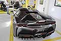 Ferrari SF90 Stradale posteriore vettura esposta allOfficina Alfredo Ferrari presso il Museo Enzo Ferrari di Modena