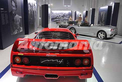 Museo Enzo Ferrari  - Ferrari F40 Berlinetta Pininfarina panoramica auto storiche di Gianni Agnelli al Museo Casa Enzo Ferrari di Modena