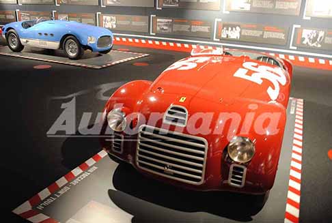 Museo Ferrari di Maranello - Ferrari 125 Sport barchetta “Ala spessa” con il motore V12, fu il primo motore Ferrari progettata da Gioachino Colombo