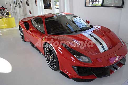 Museo Ferrari - Officina Alfredo Ferrari con supercar Ferrari 488 Pista al Museo Ferrari di Modena