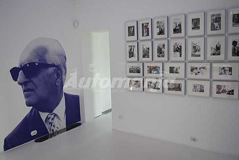 Museo Ferrari - Officina Alfredo Ferrari con foto dei ricordi di Enzo Ferrari di Modena