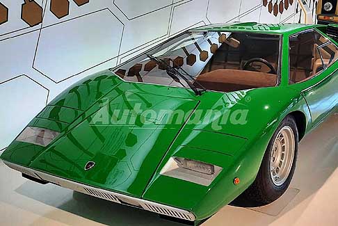 Lamborghini - Lamborghini Countach Supercar disegnata da Bertone al Museo Lamborghini 2020