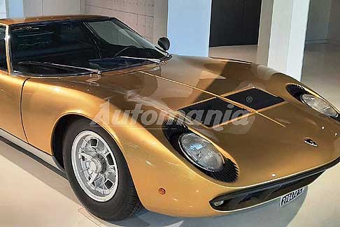 Lamborghini - Lamborghini Miura P400 S oro il Mito del Toro al Museo Lamborghini 2020. Mudetec acronimo di Museo delle Tecnologie Lamborghini