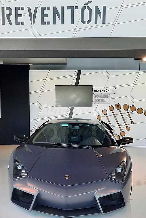 Lamborghini - Lamborghini Reventn ispirata dal Design e dalle tecnologie aereonautiche al Museo Lamborghini 2020/ Inspirate by the design and most advance technology of the aerospace industry