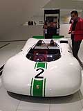 Race car Porsche guidata da Ralf Schumacher al Museo Porsche di Stoccarda in Germania