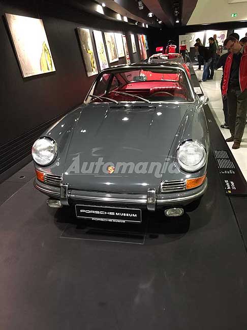 Porsche - Porsche 911 2.0 Coupe in mostra al Museo Porsche di Stoccarda in Germania