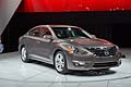 Auto Nissan Altima anteriore al salone di New York