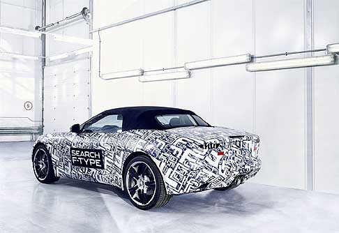 Jaguar - Jaguar F-Type presentata da Adrian Hallmark,Global Brand Director