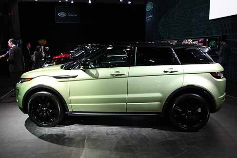 Land Rover -  Land Rover Evoque vista laterale verde acqua