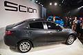 Immagine laterale della Scion iA premiere al Salone di New York