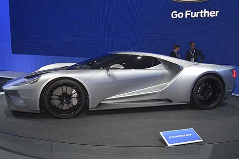 Supercar a NYAS 2015 - Ford GT supercar con sagoma a goccia, simile ad una fusoliera daereo