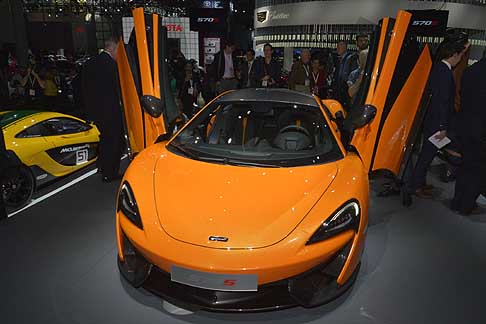 Supercar a NYAS 2015 - McLaren 570S supercar il prezzo non  ancora stato ufficialmente comunicato da dovrebbe aggirarsi intorno ai 200 mila euro